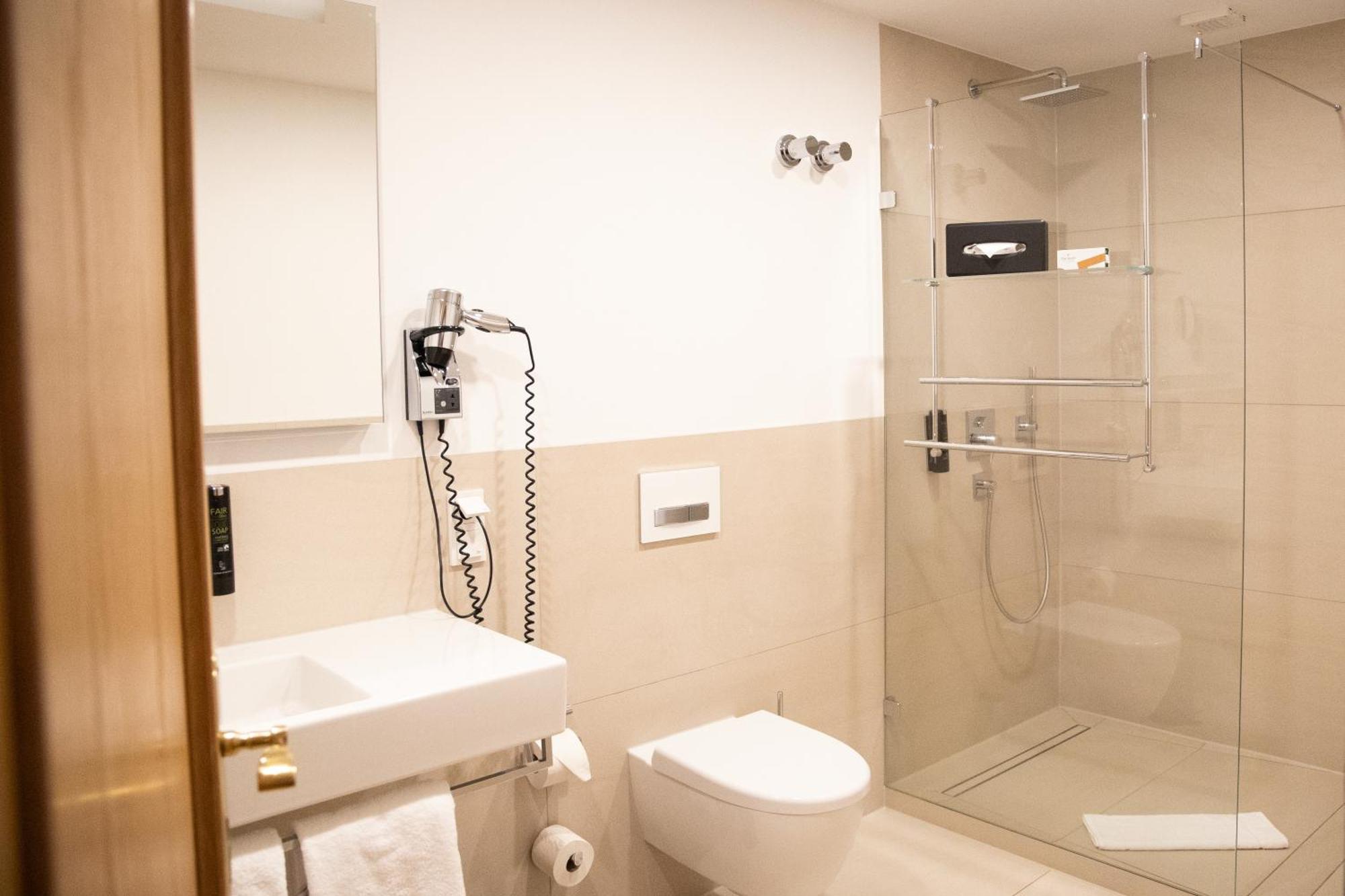 Hotel Elfbuchen คาสเซล ภายนอก รูปภาพ